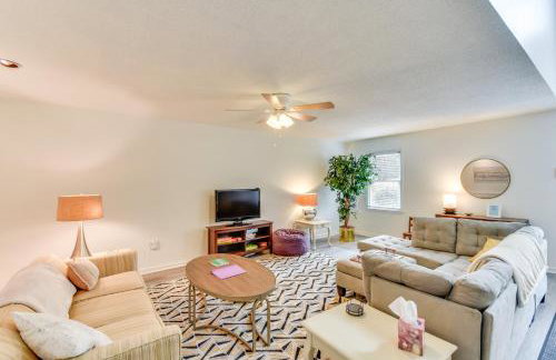 Charming Seneca Home - 3 Mi to Memorial Stadium! - Foto 6