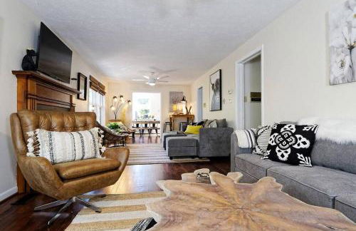 Stylish Lake Hs w/ hot tub: Walk to Blk Mtn Shops - Foto 30