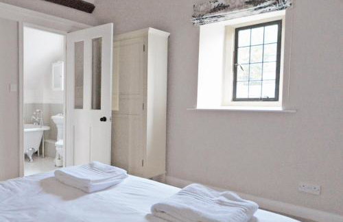 Postman's Knock - Photo 17