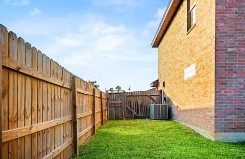 8 Mins to SPI Beach Spacious 3BR with Backyard - Foto 51