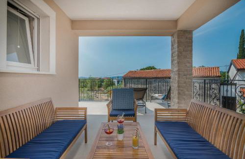 Villa with nice pool, luxuriously furnished, quiet area - by TRAVELER tourist agency Krk ID2389 - Foto 33