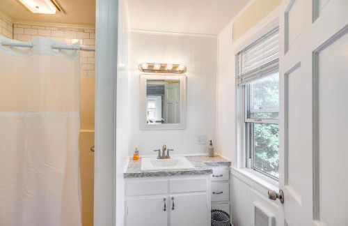 Lovely Westerley Home with Yard and Grill! - Foto 21