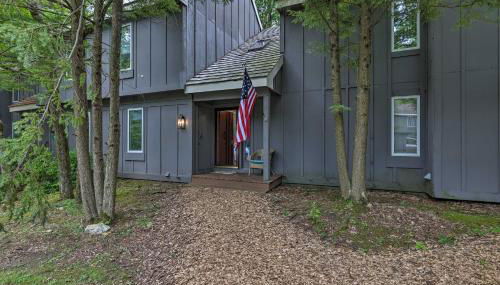 Cozy Poconos Townhome with Fireplace Near Jack Frost - Foto 3
