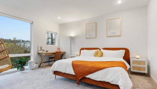 Luxe Central Home with Views & Rooftop - Foto 2