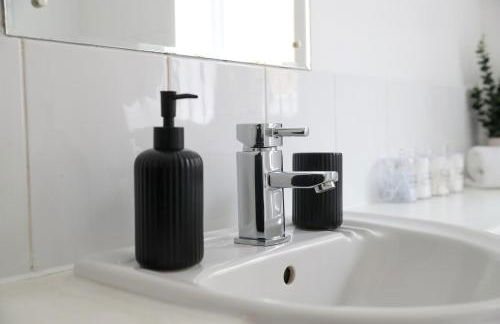 Elegant & Serene 3-BR Retreat Minutes from Heathrow Airport-London- Slough central-Legoland-Ascot-Windsor for Contractors-Families-Relocators-Businesses - Foto 31