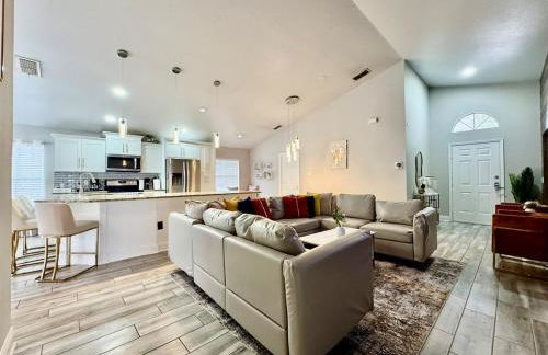 Modern 4BR 2BA with pool in gated community - Foto 20