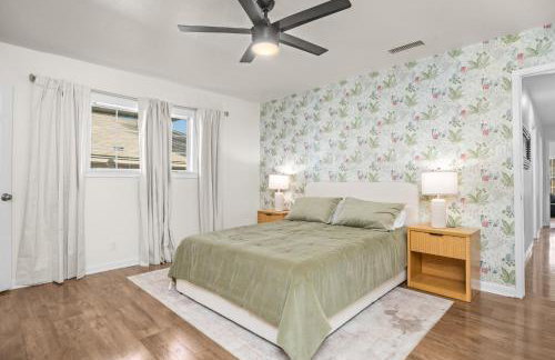 Relaxed Luxury Pet Friendly Home with Pool and Backyard Lounge in San Antonio, TX - Foto 43