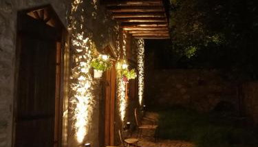 Large Stone Villa with garden. - Foto 3