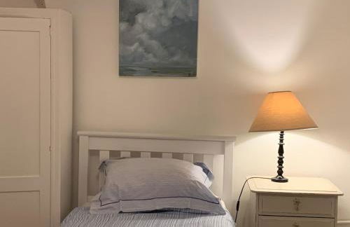 Cute cob cottage - Photo 18