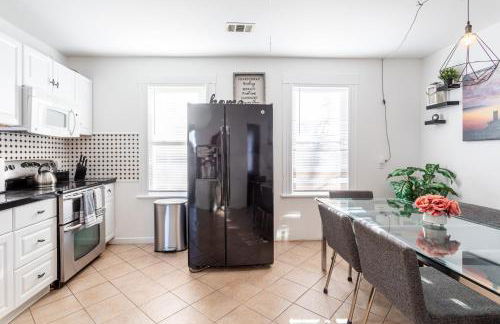 Sunny & Spacious 2BD 1BA WFH Apt-Huge Yard & Patio - Foto 25