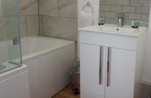 Beach Retreat luxury home just 2 minutes walk to the beach - Foto 28