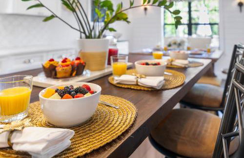 Spanish 4BR Compound w Casita & Private Yard - Foto 29