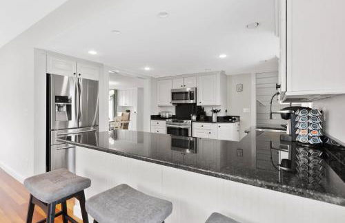 Seaside Serenity Steps to Beach Deck & Porch - Foto 24