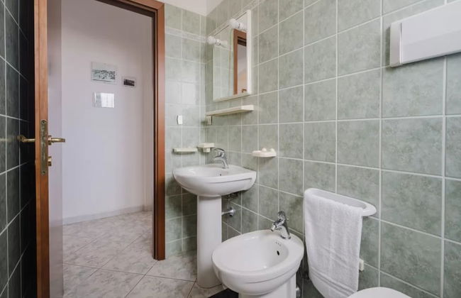 Breathtaking Seaview Apartment in Porto Torres - Foto 10