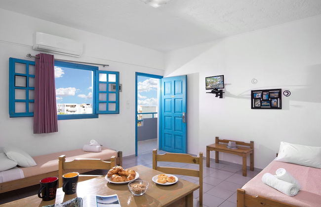 Spacious One Bedroom Apt With Lovely Mountain View - Photo 2