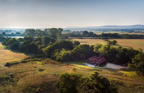 The Mill House on the Brooks South Downs West Sussex Sleeps 15 - Foto 1