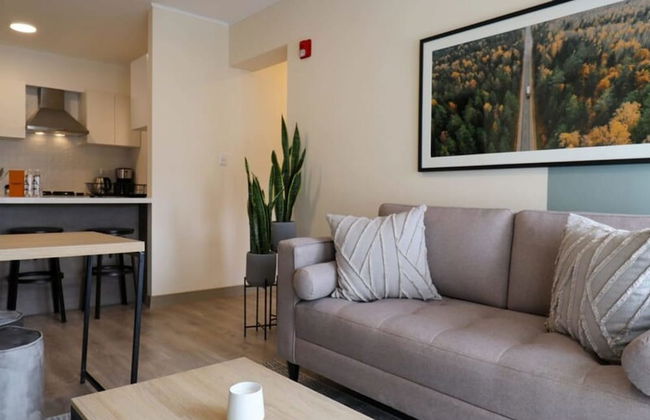 w Minimalist 2BR in Miraflores - Photo 1