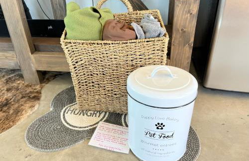 Eagles Nest Casita Luxury king memory foam bed feather pillows & duvet Amazing views, private balcony, Great location & Dog friendly - Foto 79