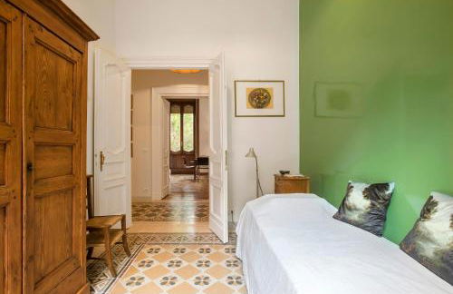 Flat Three - Photo 6