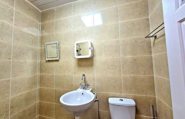 Seaside Bliss Apartment for Style and Comfort - Photo 18