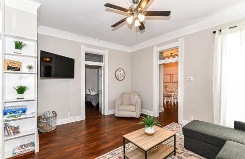 Cheerful 2-Bedroom Cottage in Downtown Noblesville - Foto 10