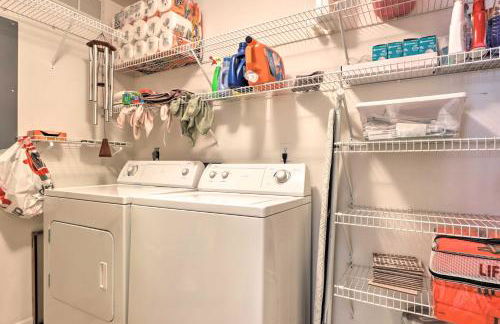 Pool Access Waterfront Lake Ozark Condo with Patio - Foto 26