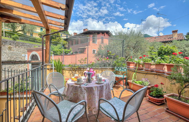 Ory House- Gardone Center & 500m Lake - Photo 1