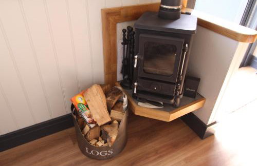 Springwood Shepherd Huts Glamping York - Photo 33