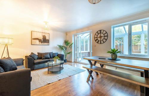 5 Bed House Heathrow Egham Virginia Water Sleeps 7 or Up To 8 If Sharing Beds, Mid To Long Term Bookings Welcome - Foto 6