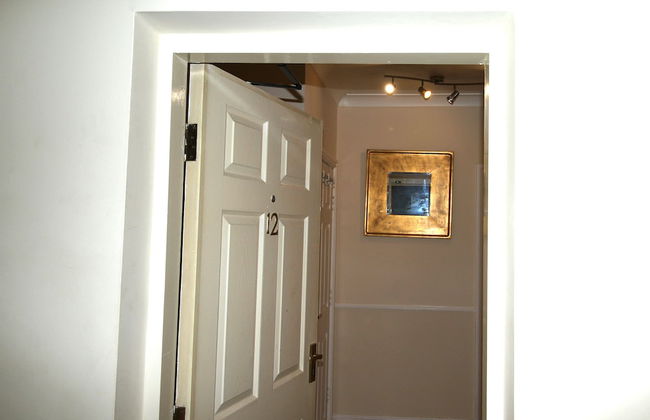 Doncaster Central Apartment Sleeps 5 Very Quiet - Photo 16