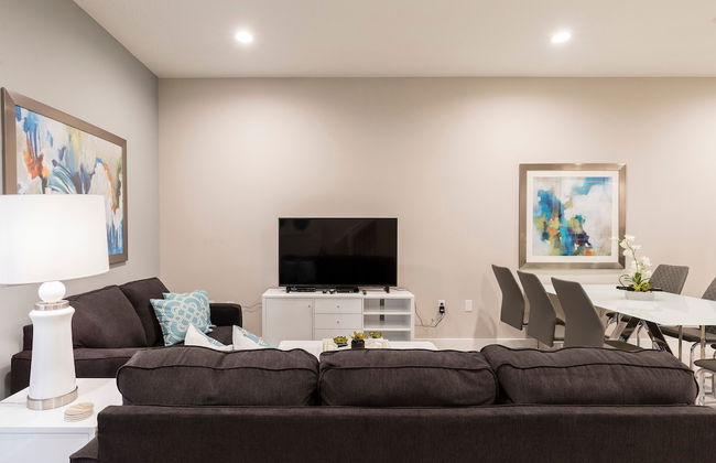 4 BR 4 BA Hidden Gem Min Disney 1804ft - Foto 8