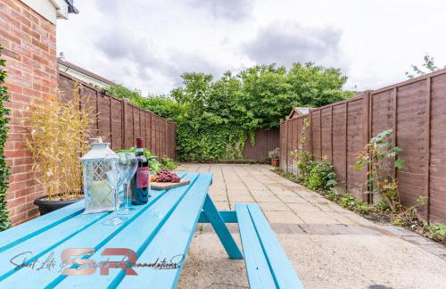 4-BR Hayes Home, Guests 8 - Ideal for Long term stays, Fast unlimited Wi-Fi - Foto 31