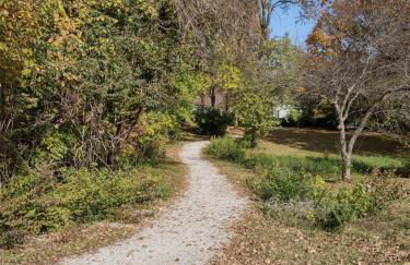 New listing! ON 62-acre Broad Ripple park/ less than a mile from Broad Ripple village. - Foto 36