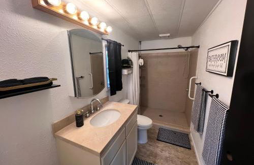 Tiki Escape w/ Amazing Mountain and Marsh Backdrop - Foto 65