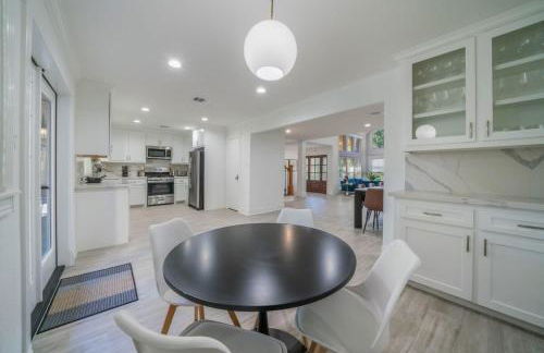 Bright and Spacious Home for w Pool -over 30 Nights- - Foto 15