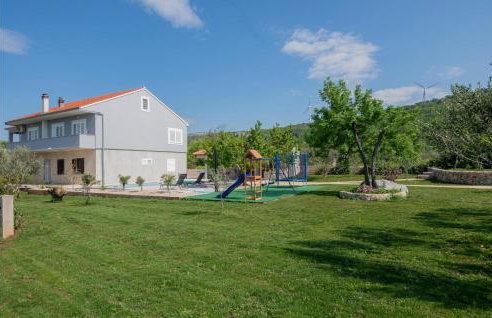 Lovely Apartment In Katuni With Wifi - Foto 13