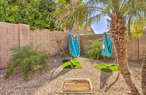 Family Gem in Phoenix with Saltwater Pool and Theater - Foto 42