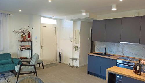 Lemon3 Deluxe Apartment - Photo 4, stove