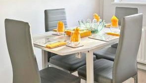 Delightful first floor two bed apartment five minutes walk from Dorking town centre - Foto 2