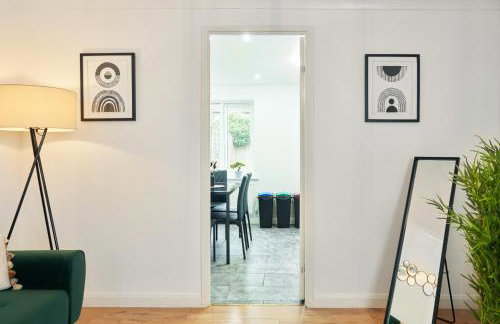 3 Bedroom Home in Central Milton Keynes - Photo 7