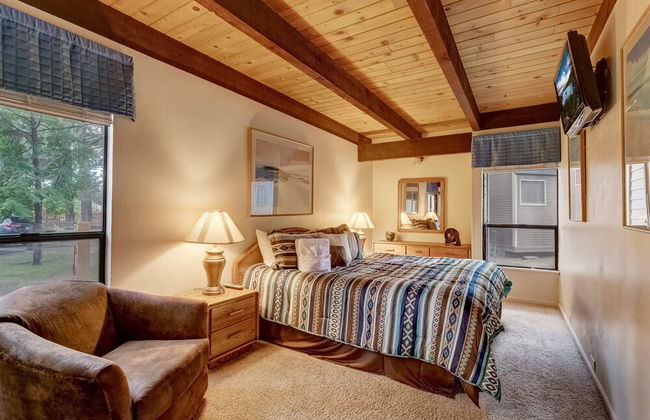 Lakeland Village - Walk to the Beaches of Lake Tahoe! - Foto 6