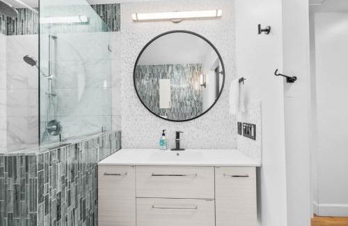 Nature-Inspired Stay with Pool, Fire Pits and More - Foto 28