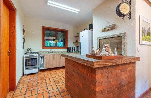 Linda casa em Canela - Jardim, Lareira e Conforto! - Foto 34