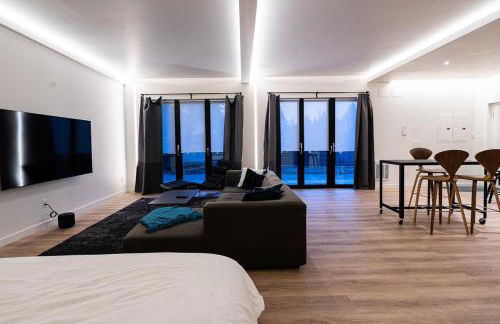 Large Modern Loft in Central Location - Photo 27