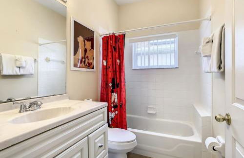 H504E Single Level POOL Home Themed Room by Disney - Foto 30