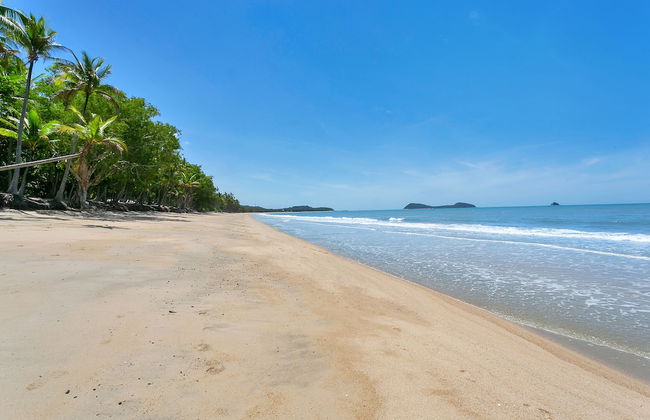 Reeflections Beachfront Holiday House - Photo 18