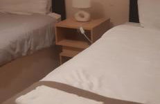 Our Guests Are Royal (EL) Wellingborough - Foto 22