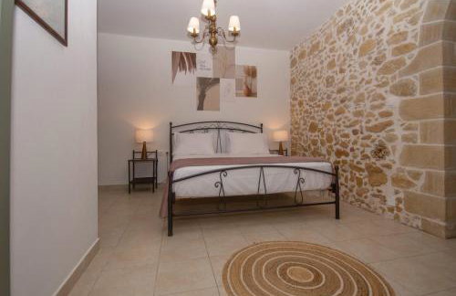 Pamelas House with Jacuzzi - Photo 12