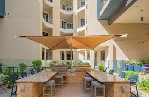 Chic Retreat Near Kierland Golf Pool Gym Washer DryerD - Foto 35