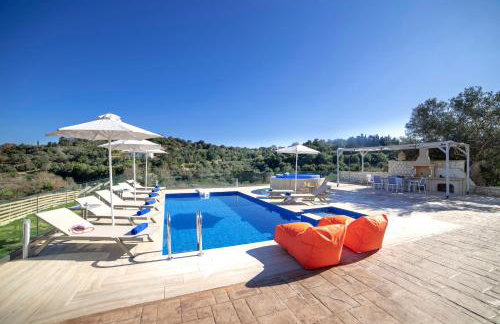 Etesians Villa, Heated Pool & Spa Whirlpool, BBQ, By ThinkVilla - Foto 9